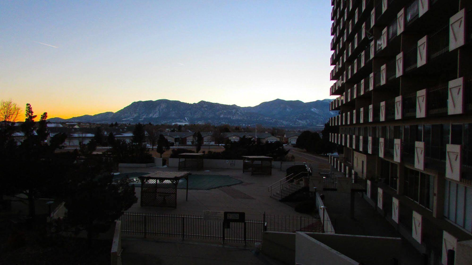 Satellite Hotel Colorado Springs Exterior photo