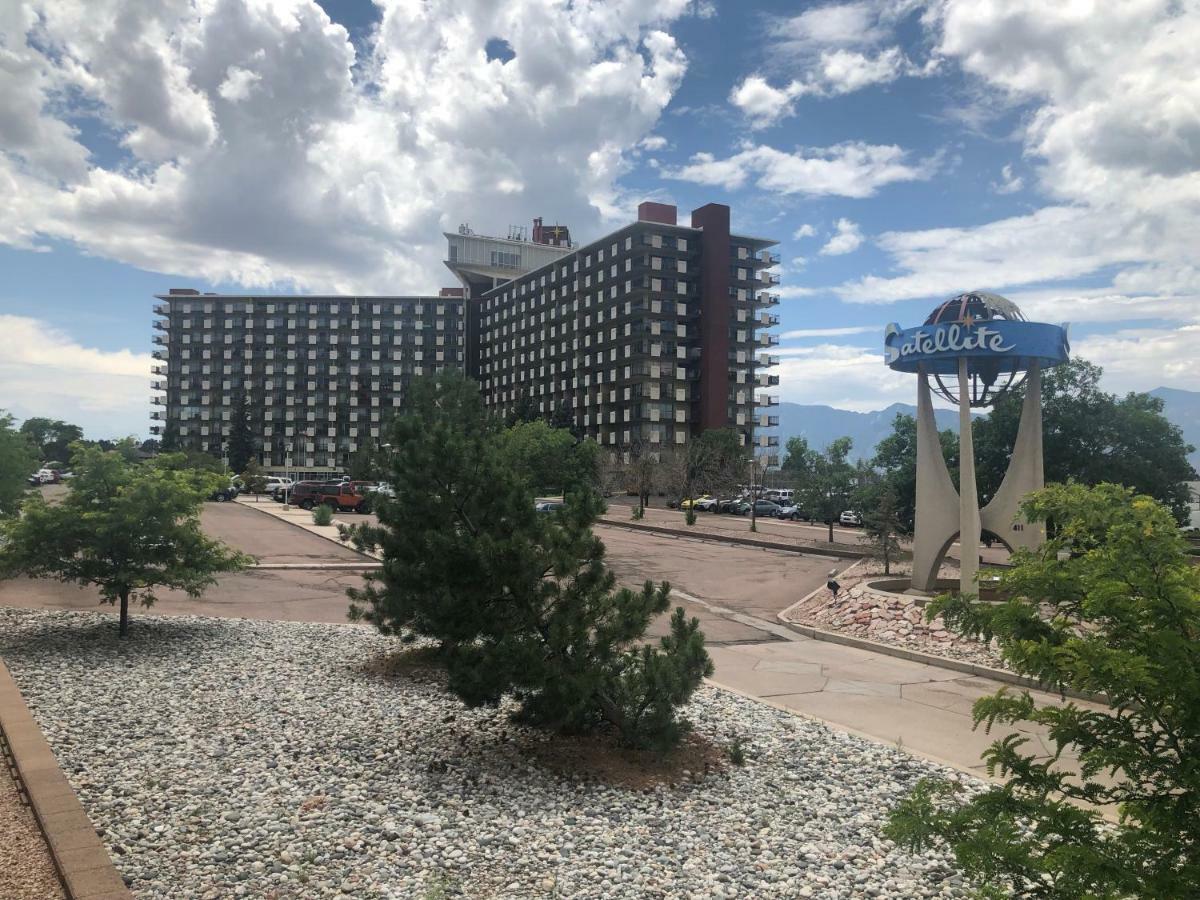 Satellite Hotel Colorado Springs Exterior photo