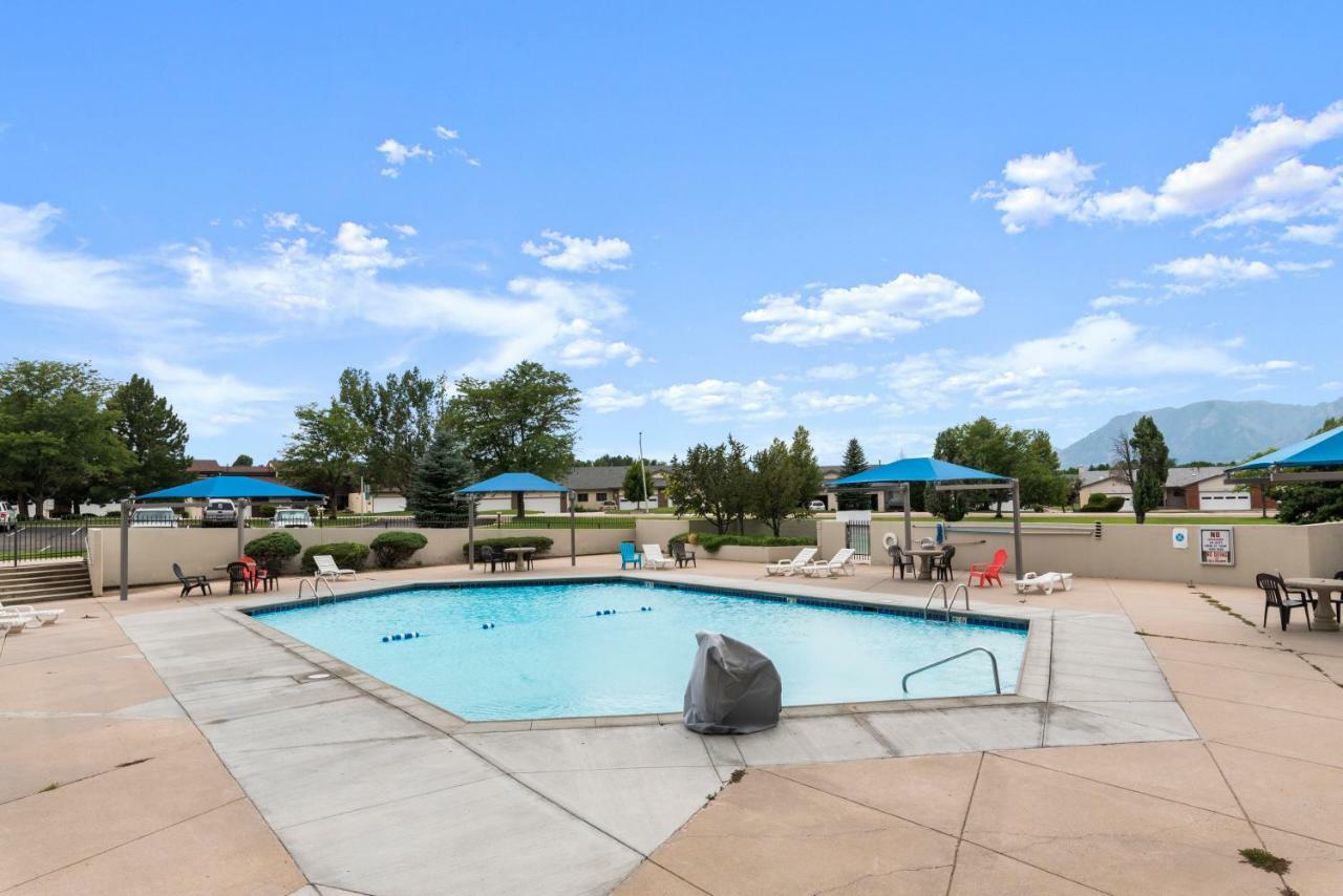 Satellite Hotel Colorado Springs Exterior photo